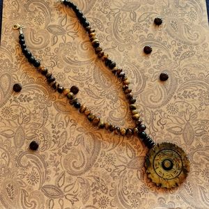 Women's necklace